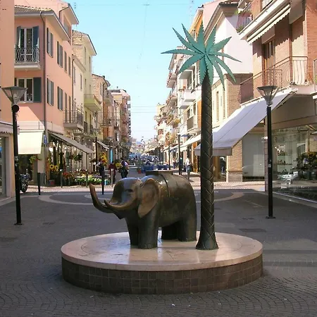 Casavacanze Estate 2 * سان بنيديتّو ديل ترونتو